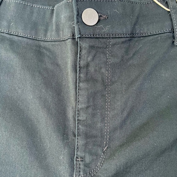 Gloria Vanderbilt Black Women's Bermudas - Picture 7 of 11